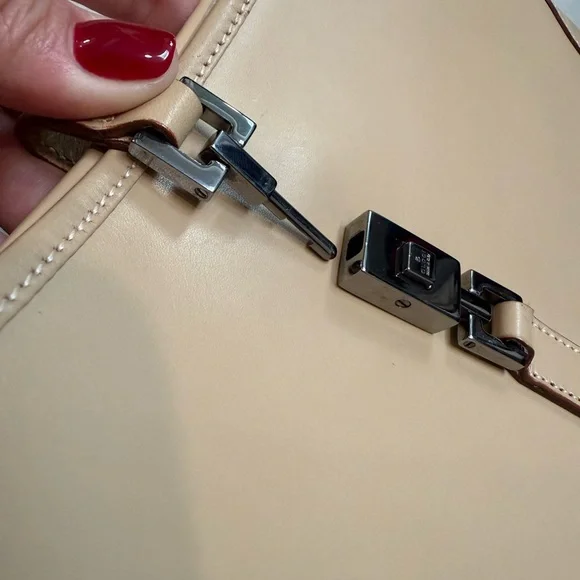 Authentic Vintage Gucci Jackie Piston Buckle Shoulder Bag- Beige Leather - Picture 11 of 13